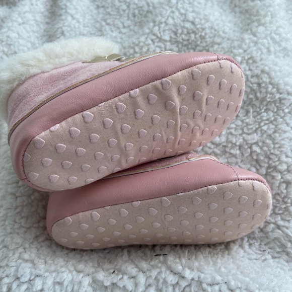New Joe Fresh pink crib booties - Picture 3 of 3